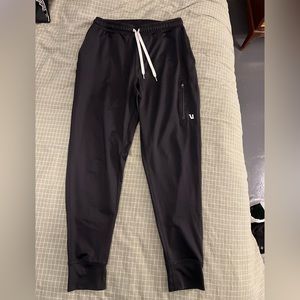 Men's Size S Vuori  Black Jogger Pants